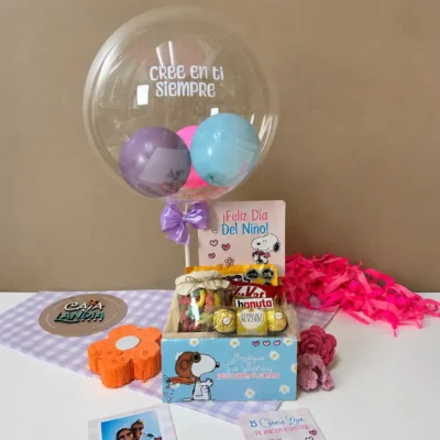 Box Dulce Niños Personalizable Cajalandia: gomitas, bombones, chocolate, galleta y globo, en empaque.